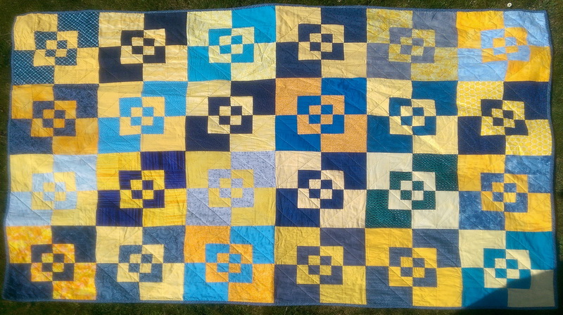 Decke in blau und gelb